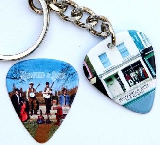 Mumford and Sons 2 Sided Guitar Pick Keyring + Plectrum  