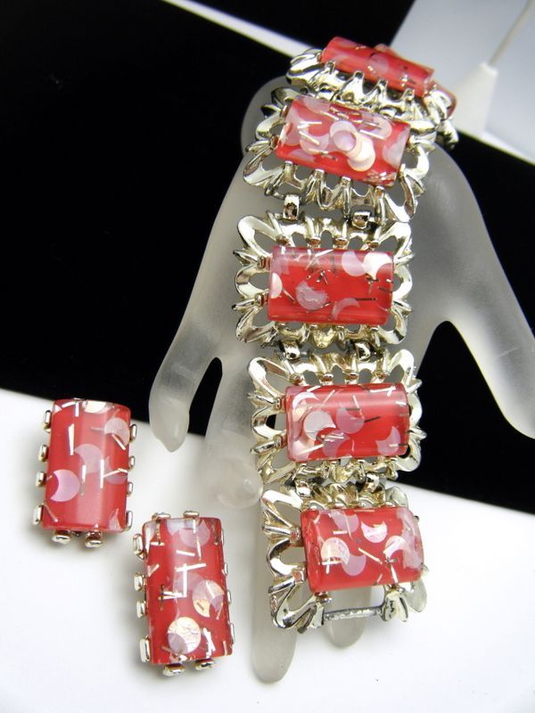 Vintage Lucite Confetti Bracelet Earring Set Vivid Pink Pearlized Moon 