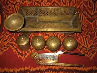 Rare Sarawak Betel nut Pinang Sirih Box Dayaks Borneo  