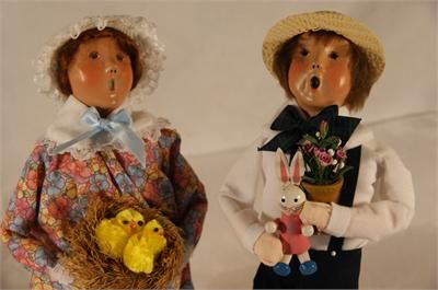 BYERS CHOICE EASTER CAROLERS GIRLW/ CHICKS BOY W/ BUNNY RABBIT 10 