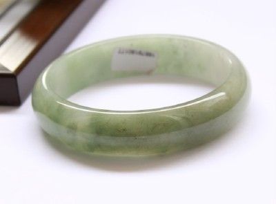   Jadeite color also may look different depends on the actual lighting