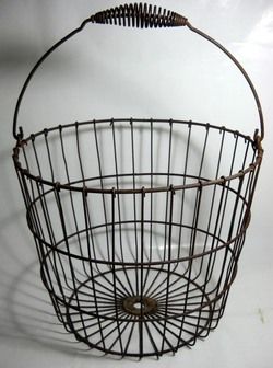 LARGE 14 WIDE ROUND RUSTIC METAL BALE HANDLE BASKET  