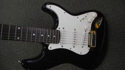 CORT SP 3 GUITAR ELECTRIC IN CASE STRAT BODY  