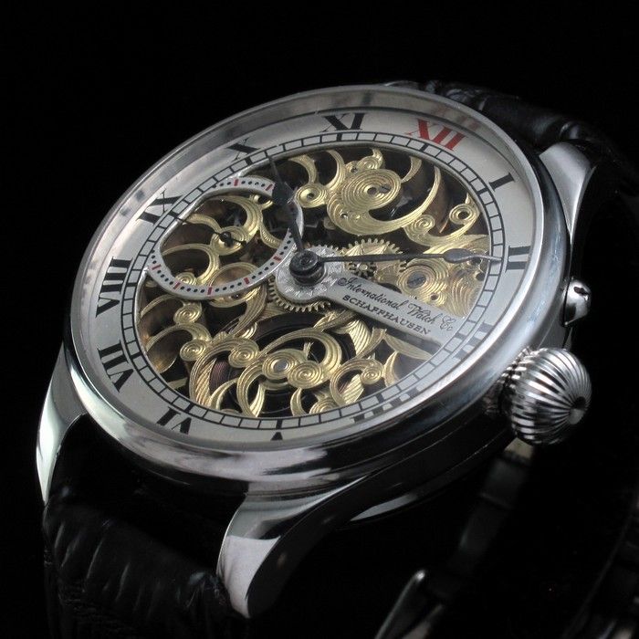   side of the movement you can see HIGHEST QUALITY FLORAL ENGRAVING