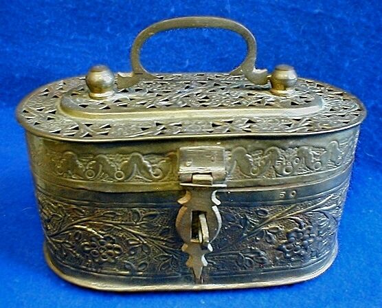 INDIA BRASS BOX OVAL PERFORATED LID PIER 1 ONE c1960  