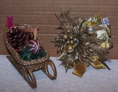 VINTAGE LOT OF NINE CHRISTMAS DECOR/CORSAGES/SLEIGH  