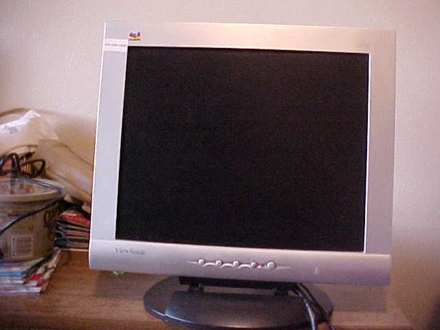 ViewSonic 17 inch LCD Monitor VGA Display Screen VA720 View Sonic 