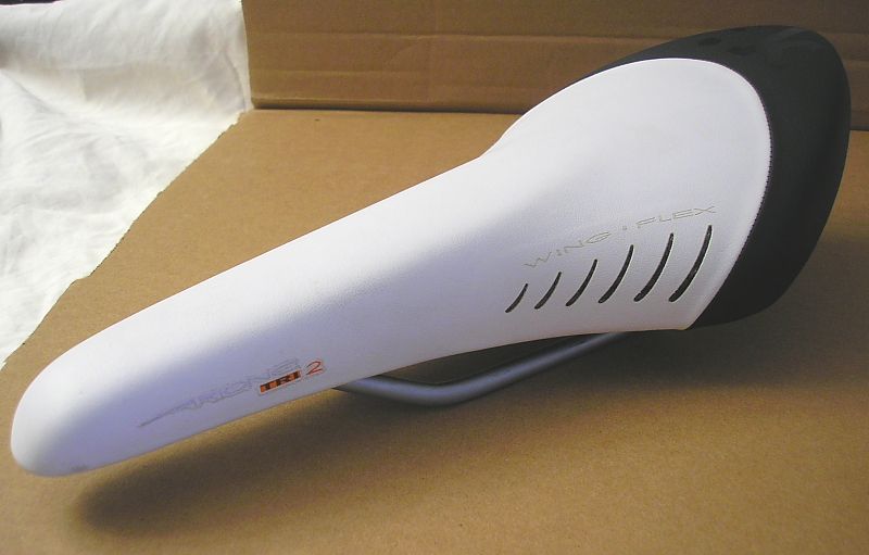   pure hand made fizik new the fizik arione tri 2 saddle features the