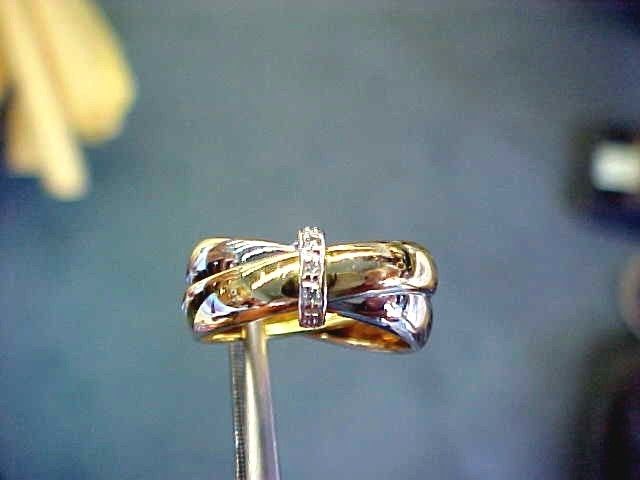 18k yg wg double band diamond ring hallmark Milor 750  