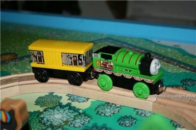 THOMAS AQUARIUM SWIMMING FISH ZOO SET RARE WOODEN TRAIN  