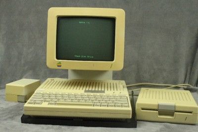 VINTAGE APPLE II with external 5.25 Floppy Disk Drive  