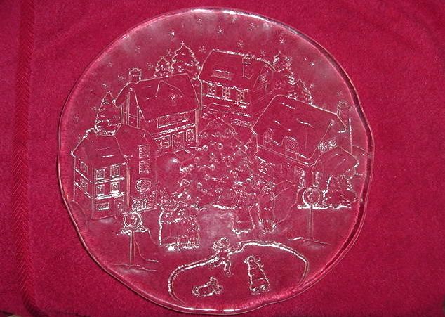 Christmas platter clear embossed glass village Italy Vetreria Etrusca 