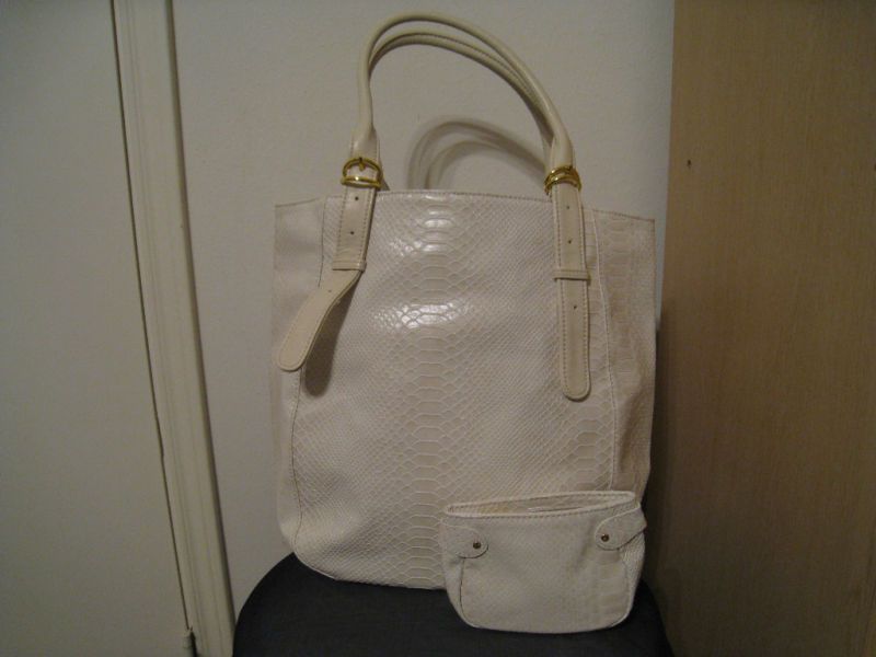 2pc Estee Lauder Lizard Embossed Cream Bucket Tote Bag  