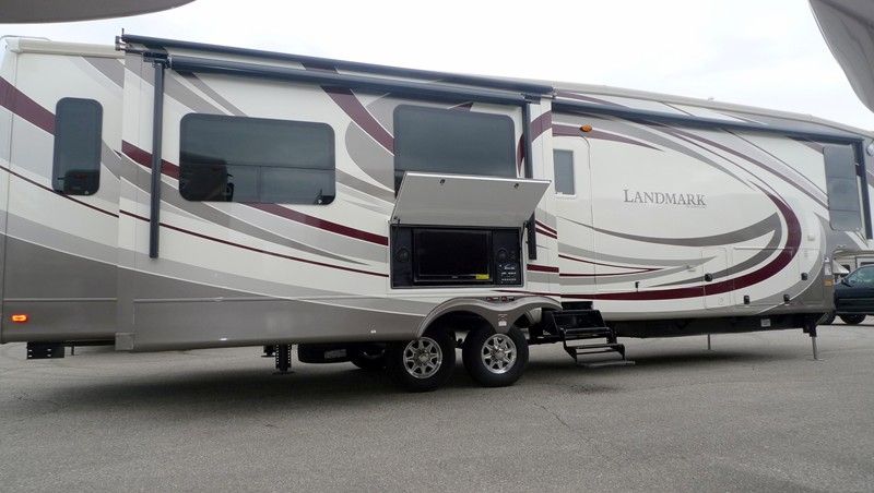 2013 Landmark San Antonio Quad slide Luxury Fifth wheel w/ auto 