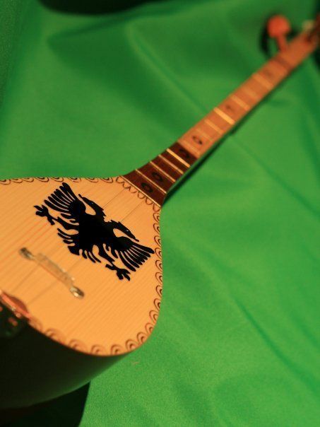   Cifteli Çifteli Qifteli Qyteli   Albanian musical instrument  